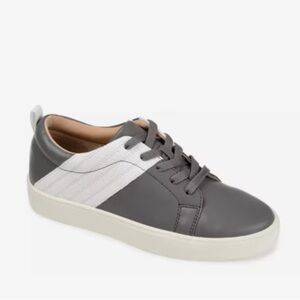 •JOURNEE COLLECTION• “Raaye” Sneaker - Gray >> NIB (spots on sole)